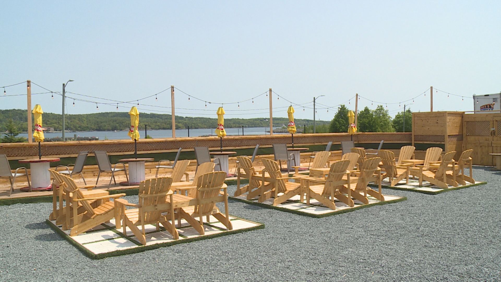 С топло време идва сезонът на вътрешния двор тъй като