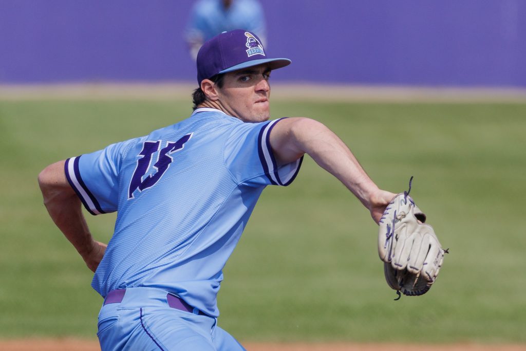 Когато плодове в Саскатун се завръщат в полето на Кернс