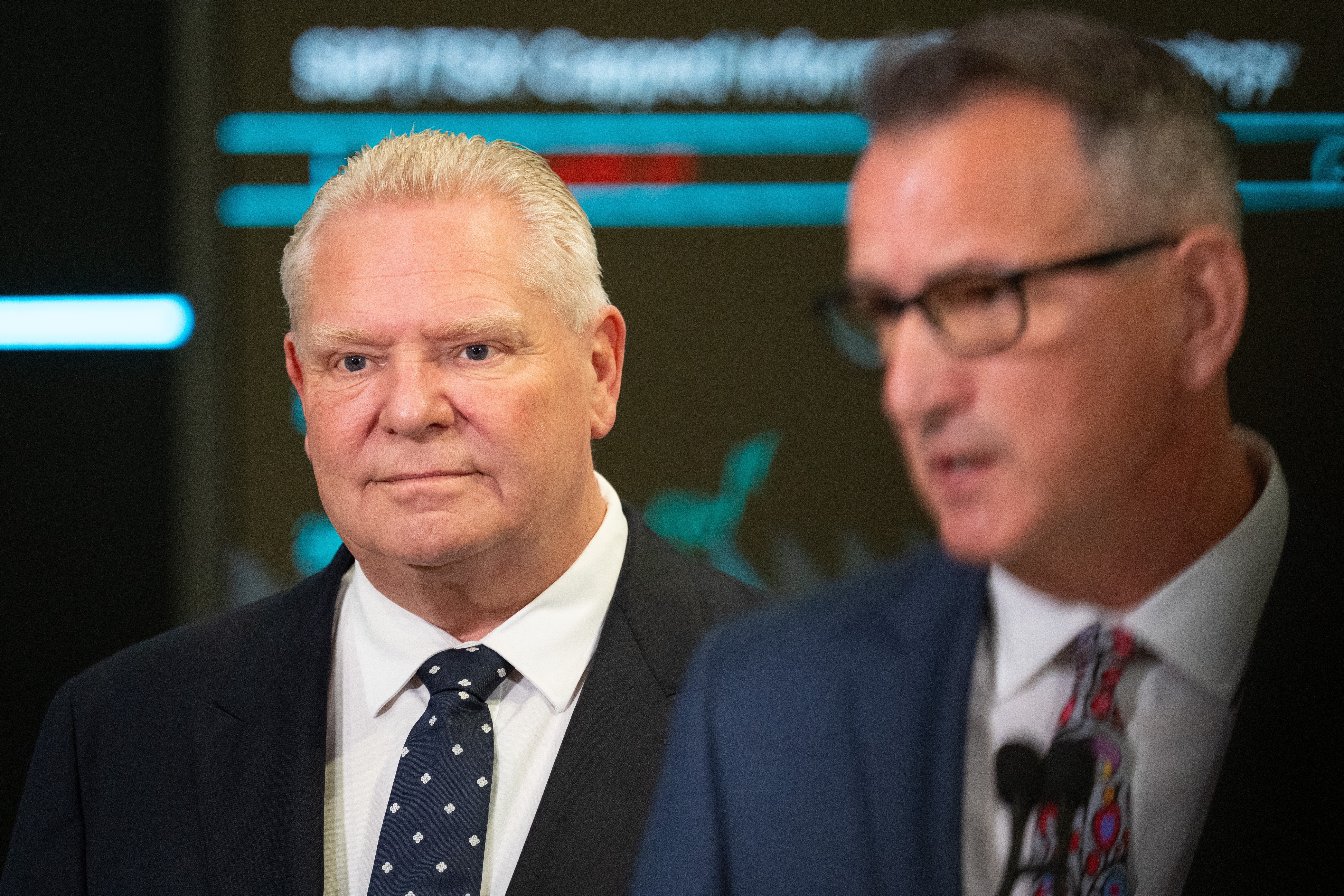 Обществените настроения са разделени на противоречивия нов закон за минното