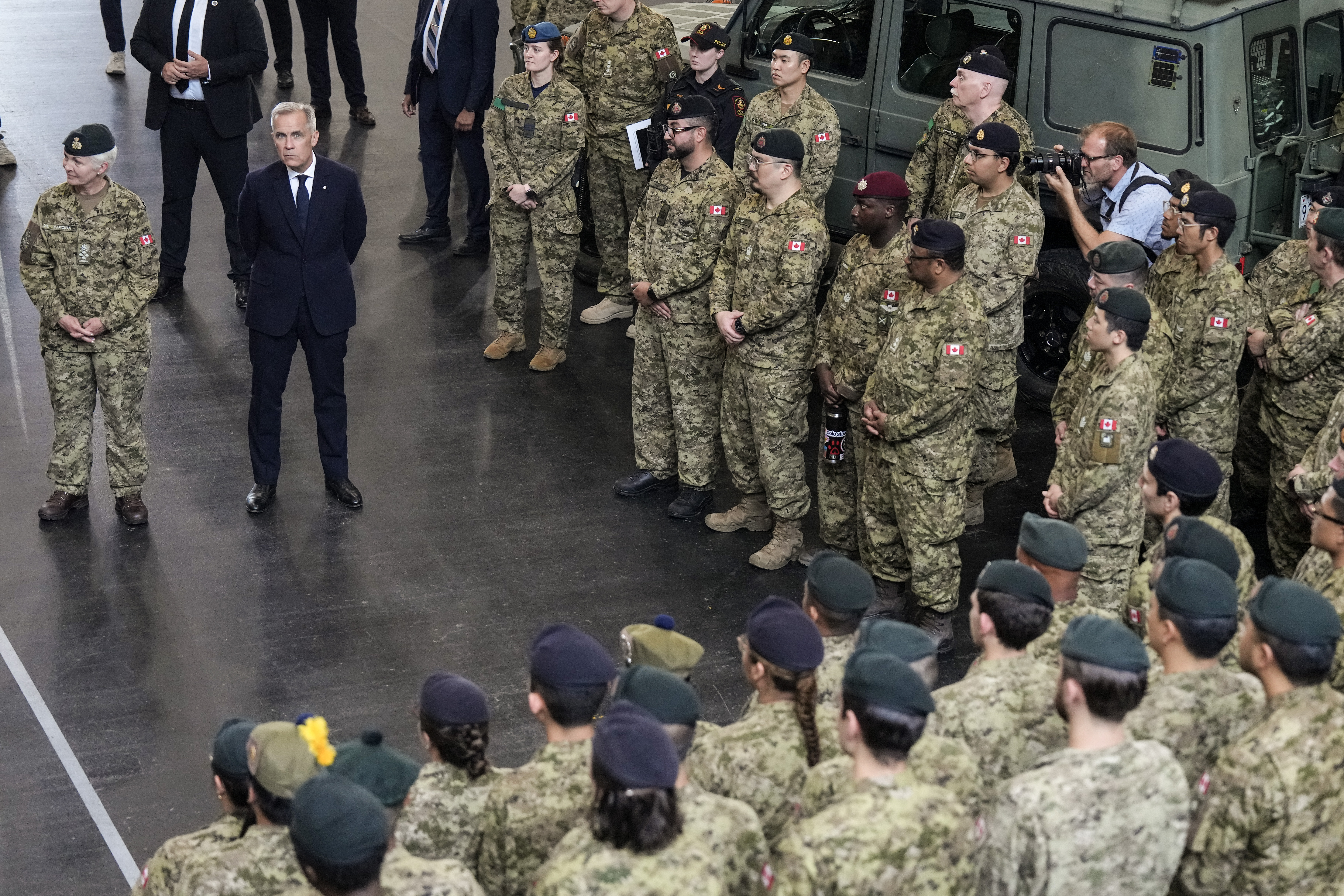 Близо 7000 души се присъединиха към военните на Канада през