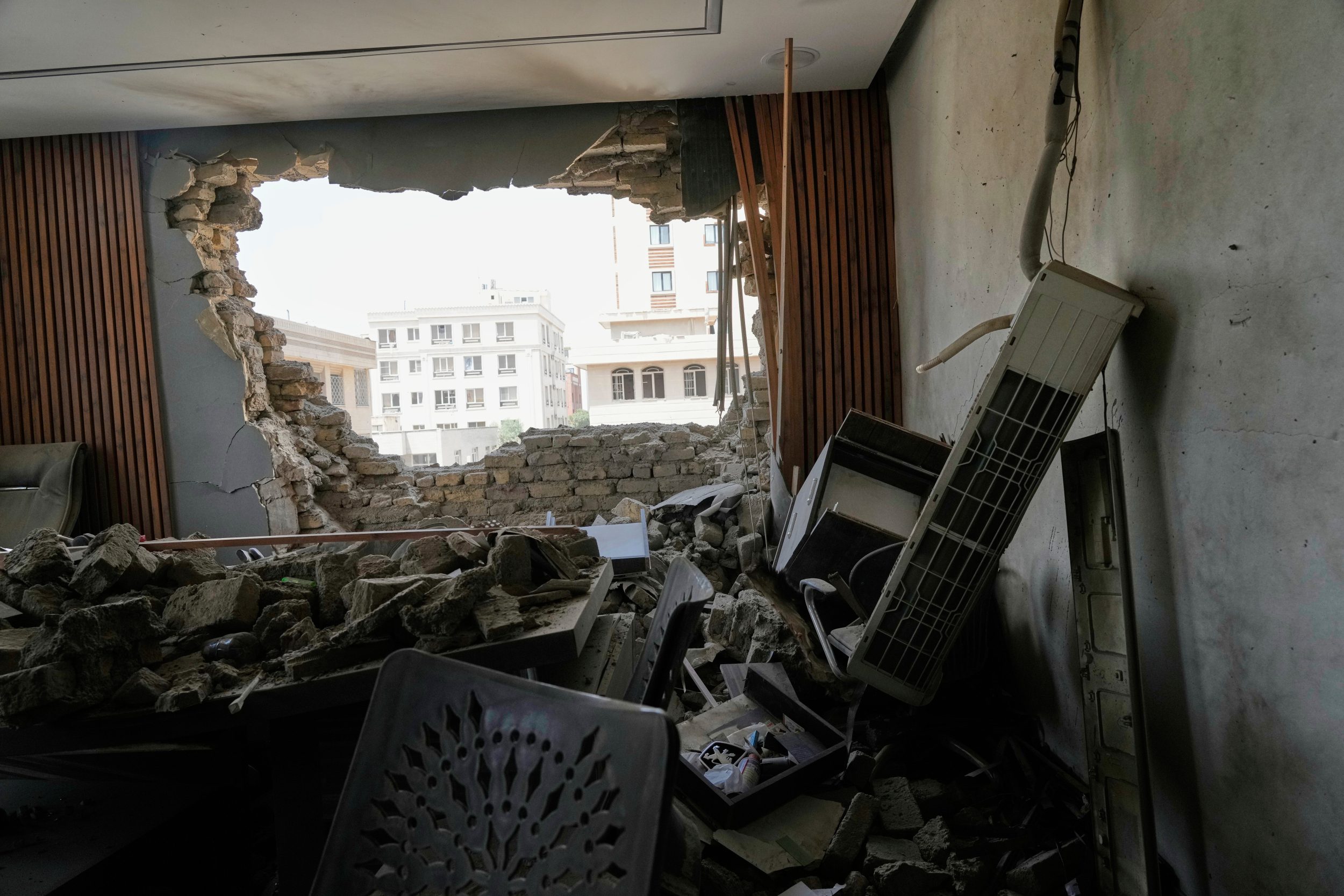 Повече от 800 канадци постоянни жители и членове на семейството