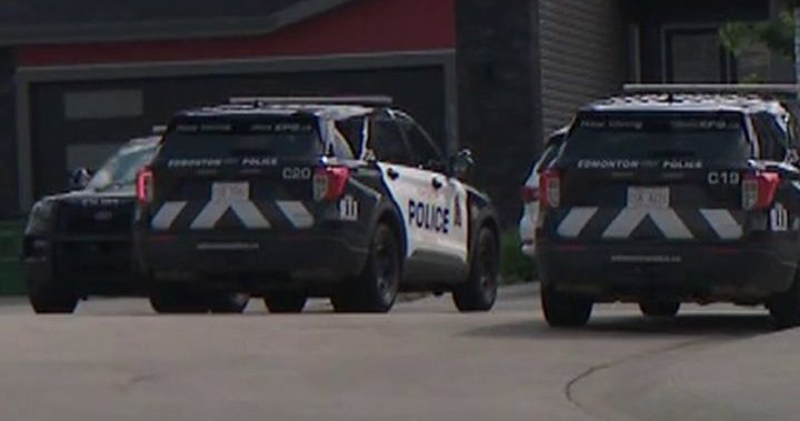 Полицията разследва след като човек загина в дома на Южен