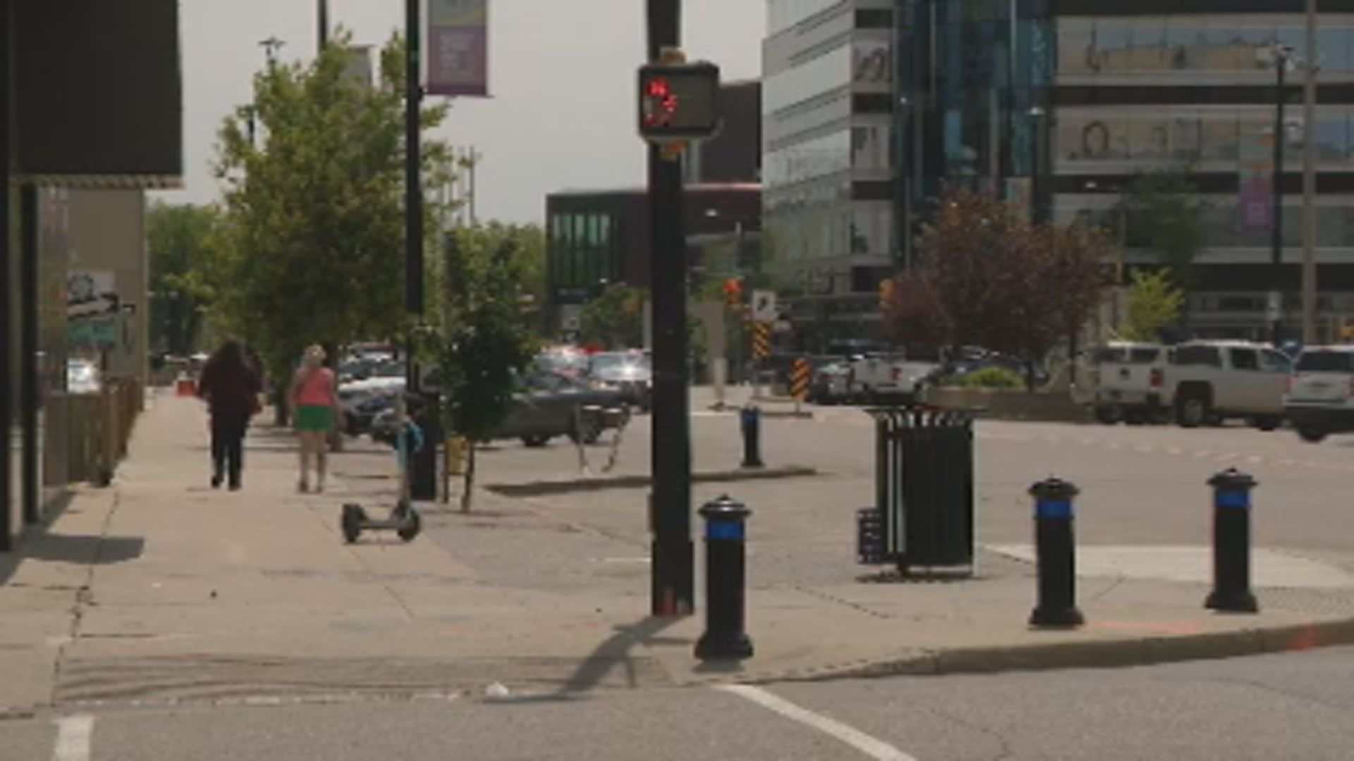 бетонна бариера за която се знае че е горещо място