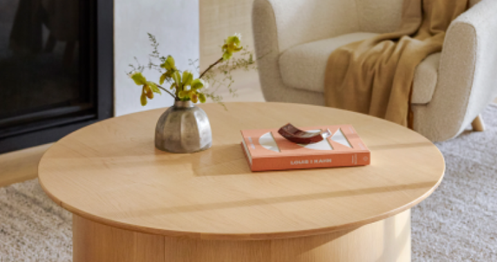 Кураторът независимо решава какви теми и продукти представяме Когато закупите