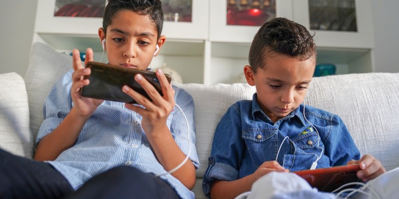 Screen time trapping kids in 'vicious cycle' of bad behaviour: study