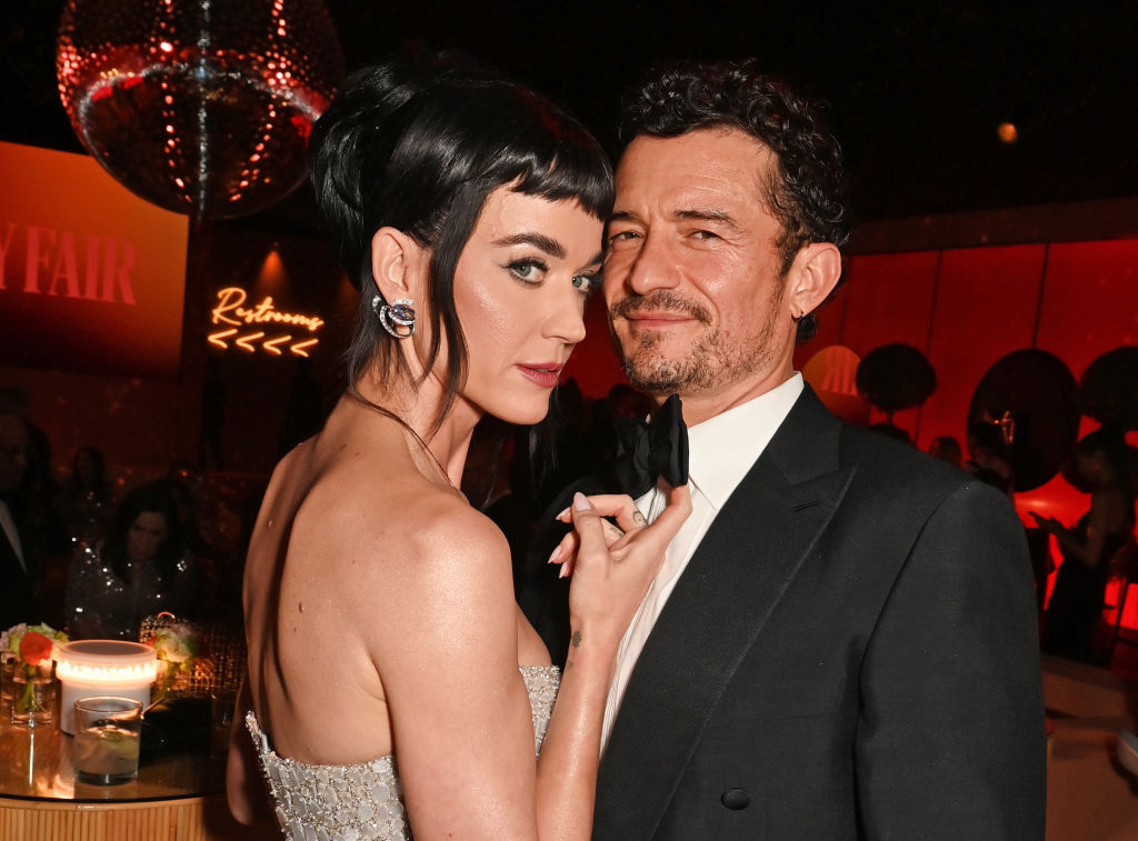 Katy Perry and Orlando Bloom attend the 2025 Vanity Fair Oscar Party Hosted By Radhika Jones at Wallis Annenberg Center for the Performing Arts on March 02, 2025 in Beverly Hills, California.