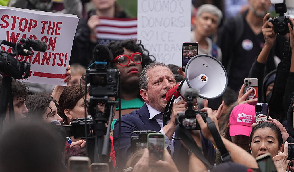 Нюйоркския градски контролер и кандидатът за кмет Брад Ландър се