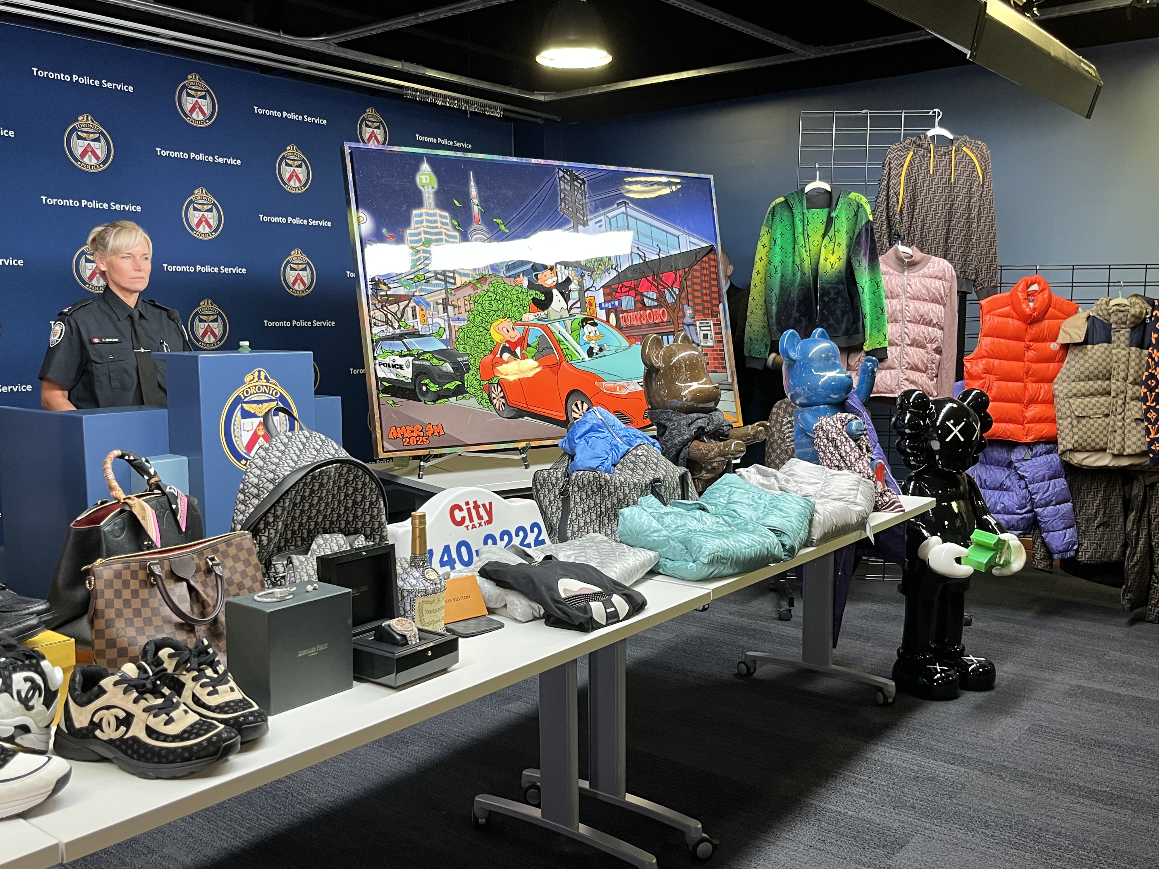 Торонто Полицията твърдят че разследването на таксимална измама включваща престъпна