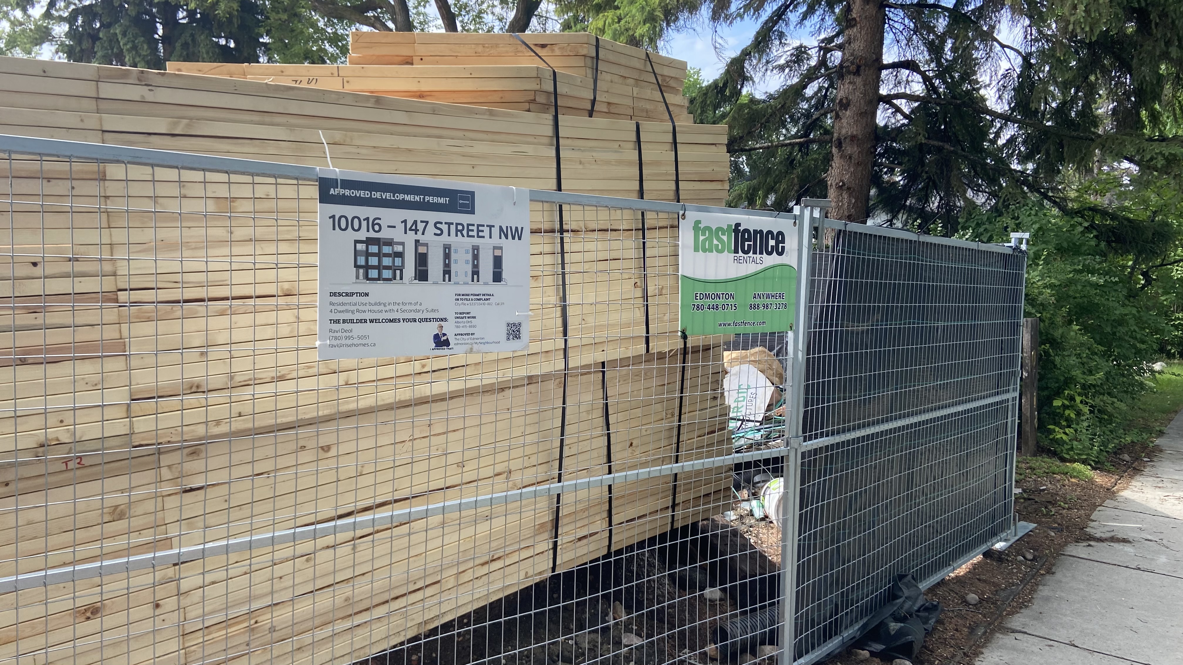 Някои собственици на жилища в Едмънтън се опитват да вземат