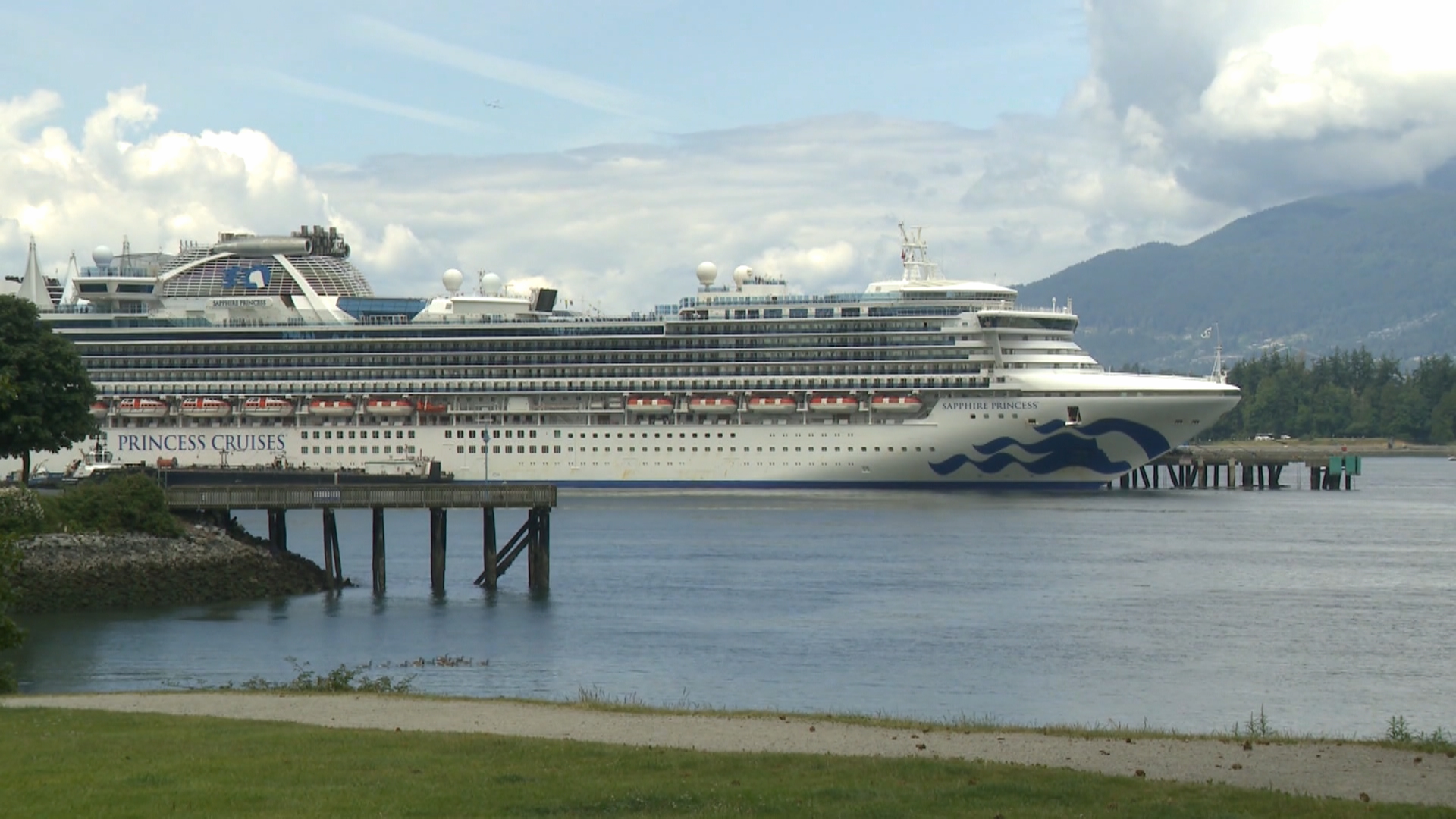 Хиляди пътници на круизни кораби пробиват през Ванкувър този уикенд