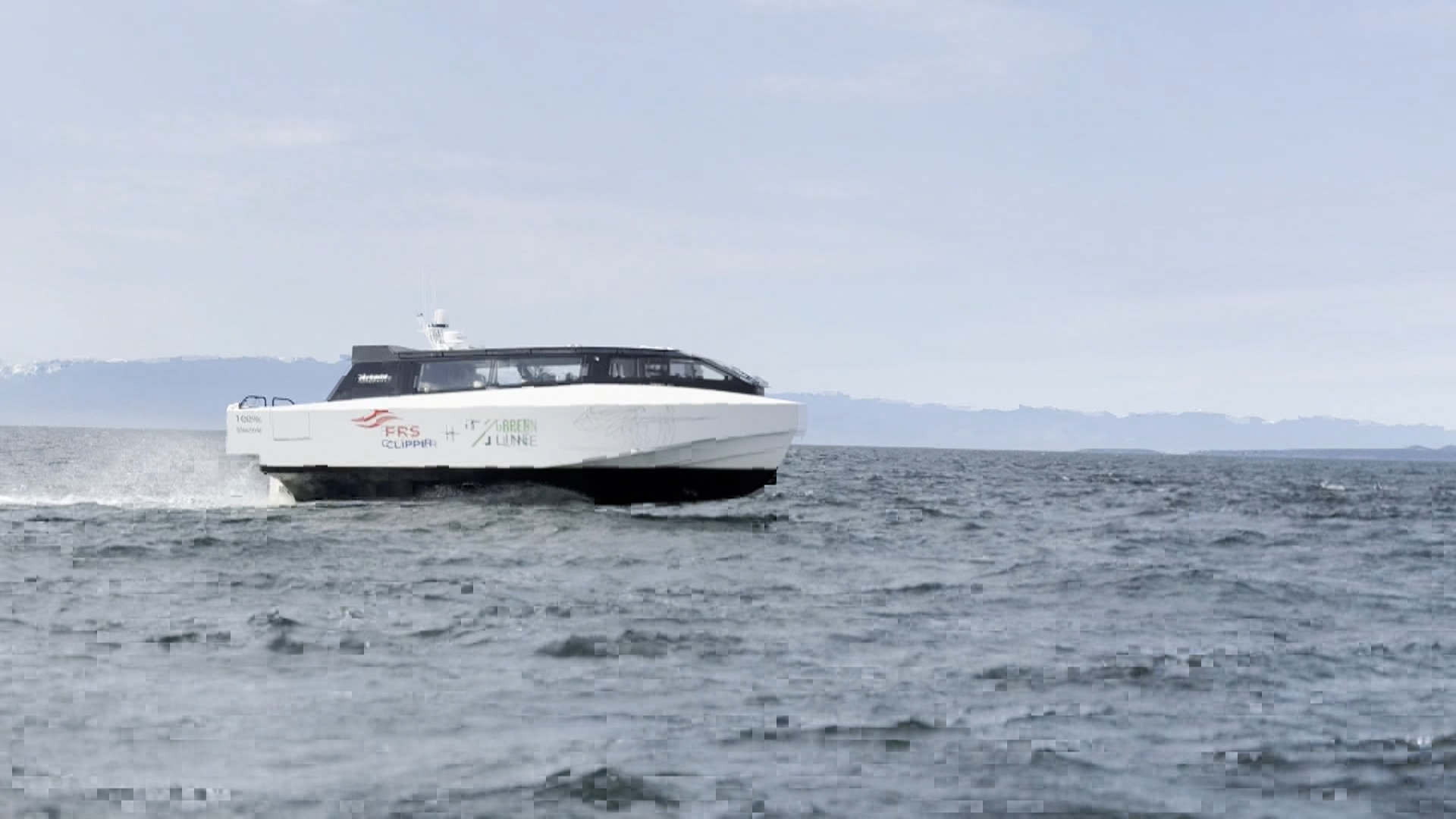 Те приличат на нещо от научнофантастичен филм елегантен бял и