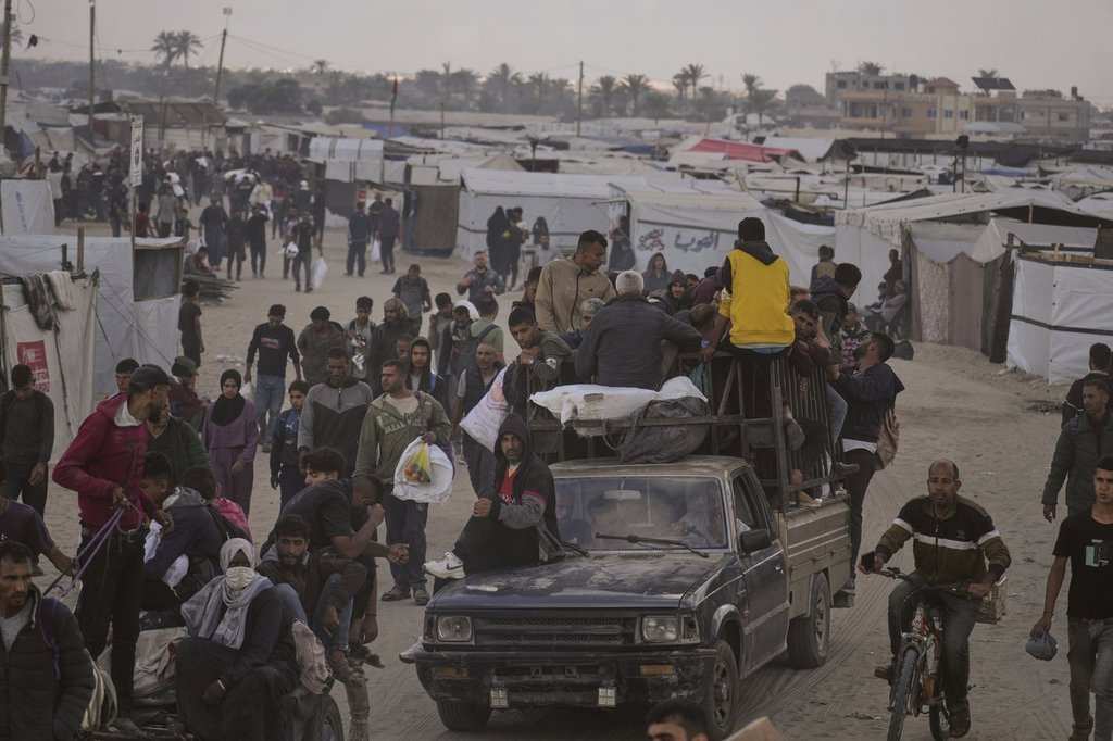 Израелският огън загина най малко петима души и рани други докато