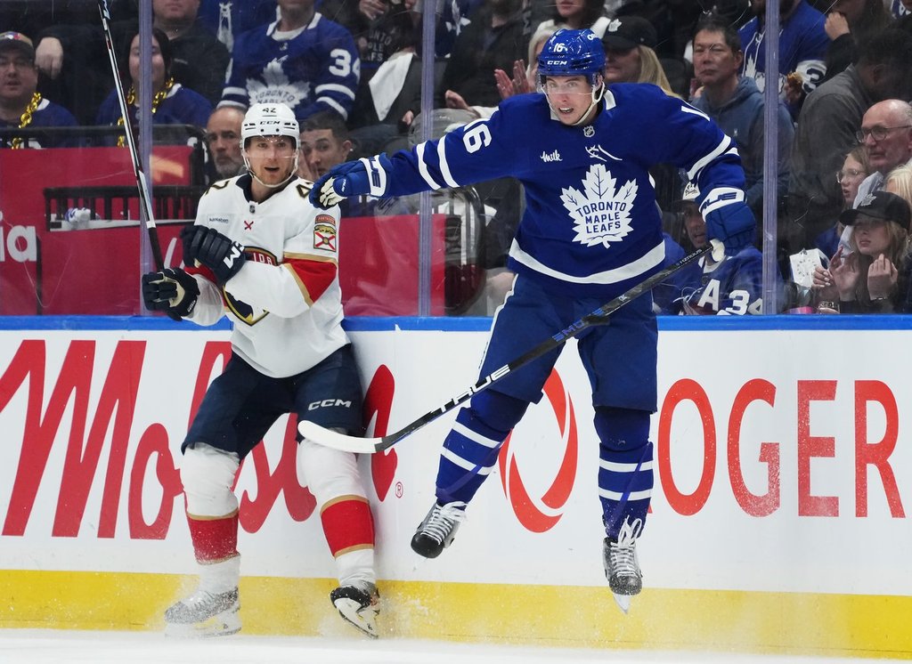 кленовите листа и маслото отидоха да работят преди отварящата звън