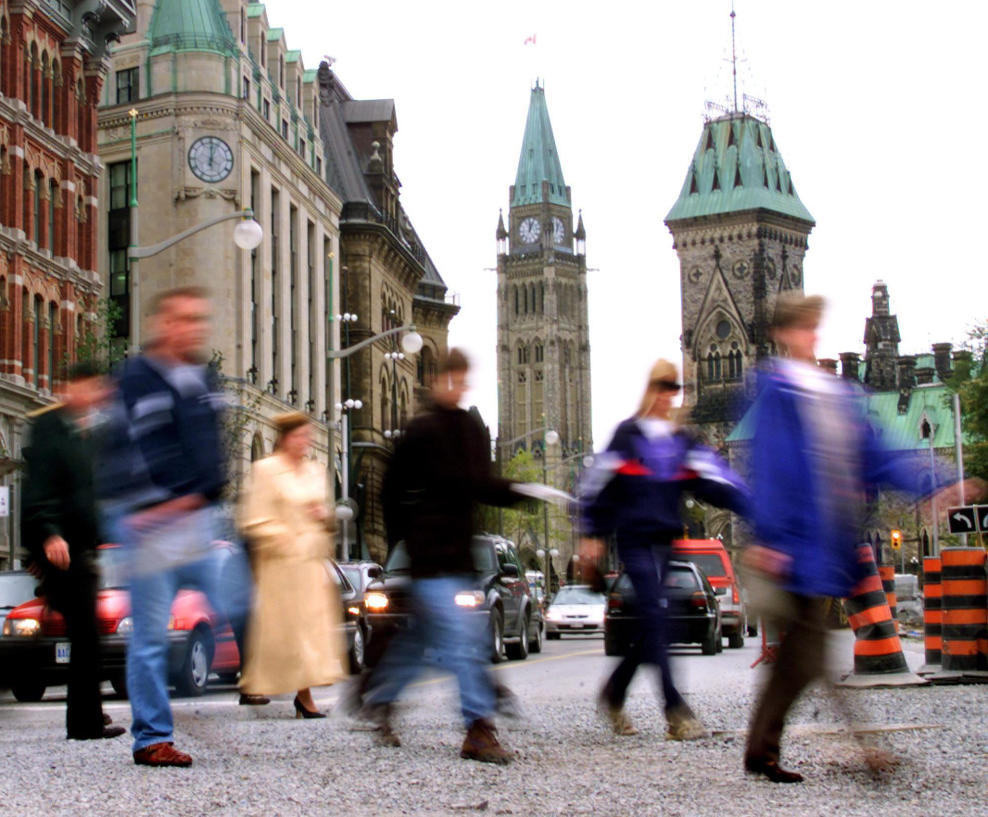 Canada’s population barely grew in first months of 2025: StatCan