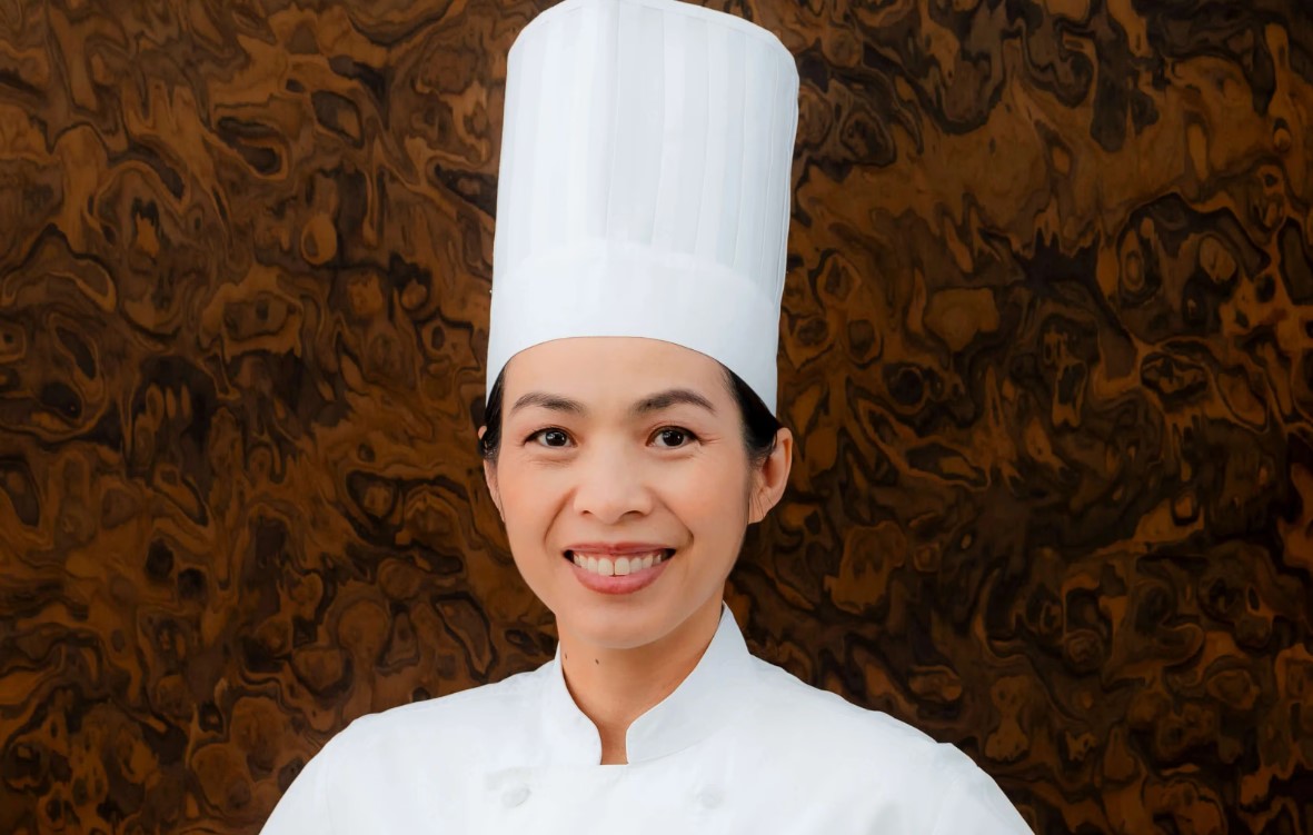 Chef Nutcha Phanthoupheng Duck larb larb ped кралска тайландска салата