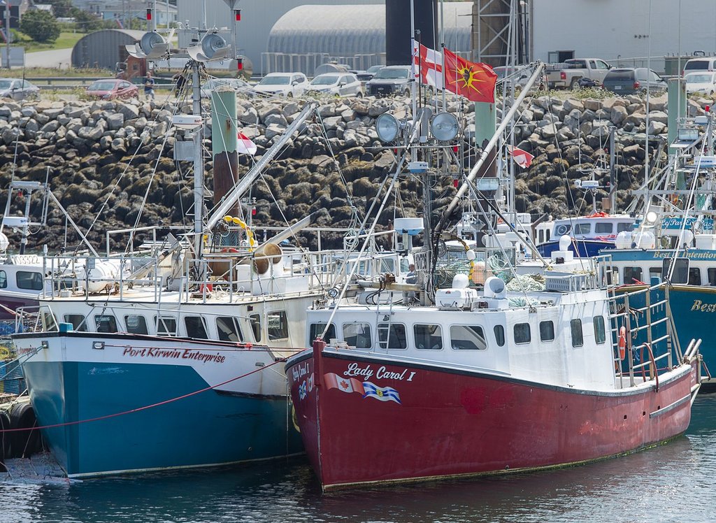 група Mi kmaq тихо прекрати правното си дело като твърди че