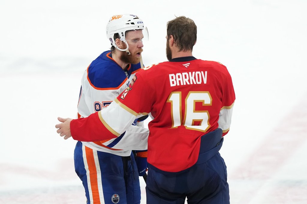 Конър Макдавид стоеше в същата стая в червата на американската