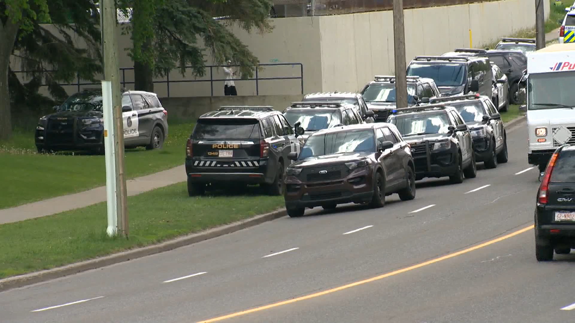 Калгари полицията заяви че 17 годишно момче е обвинено след като