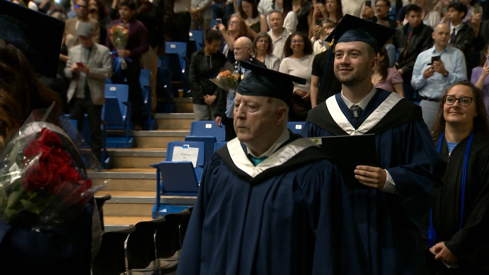 Оглеждането около пода на свиването на университета Mount Royal в