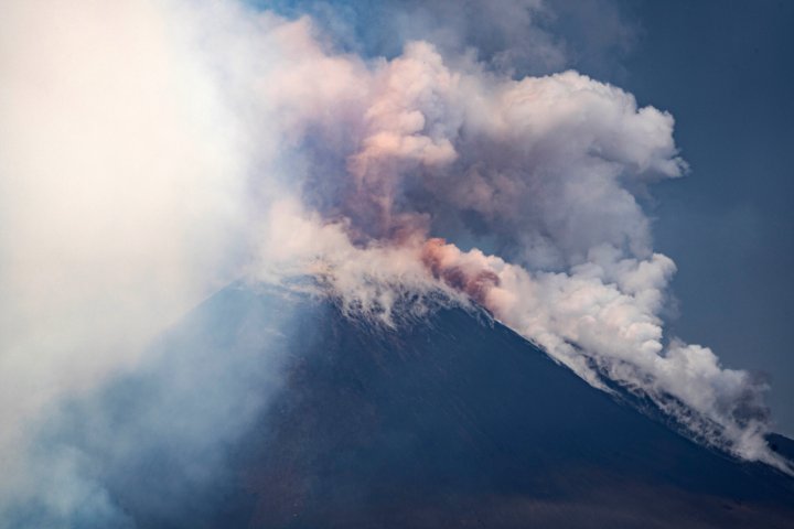 Mount Etna erupts in show of ash, smoke above Sicily - National