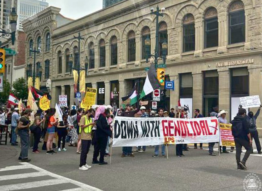 A large group of Palestinian protesters marched through downtown Calgary, blocking traffic and forcing police to intervene to get it flowing again.