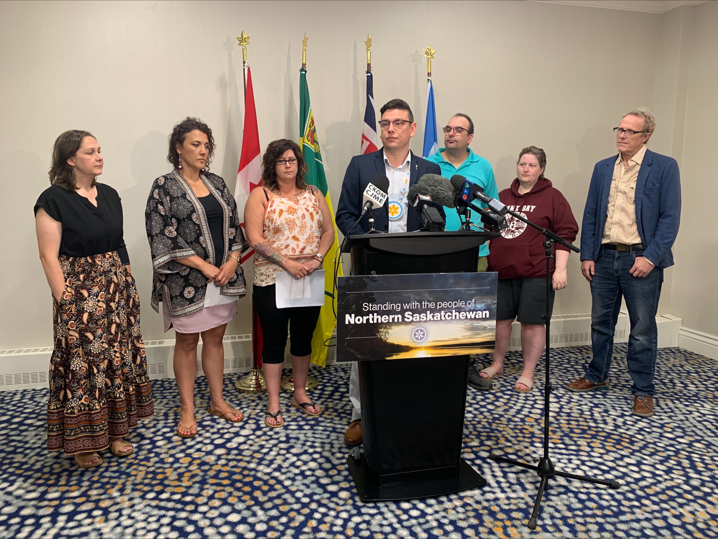 евакуира на див огън от плажа Денаре и Крийтън изискват