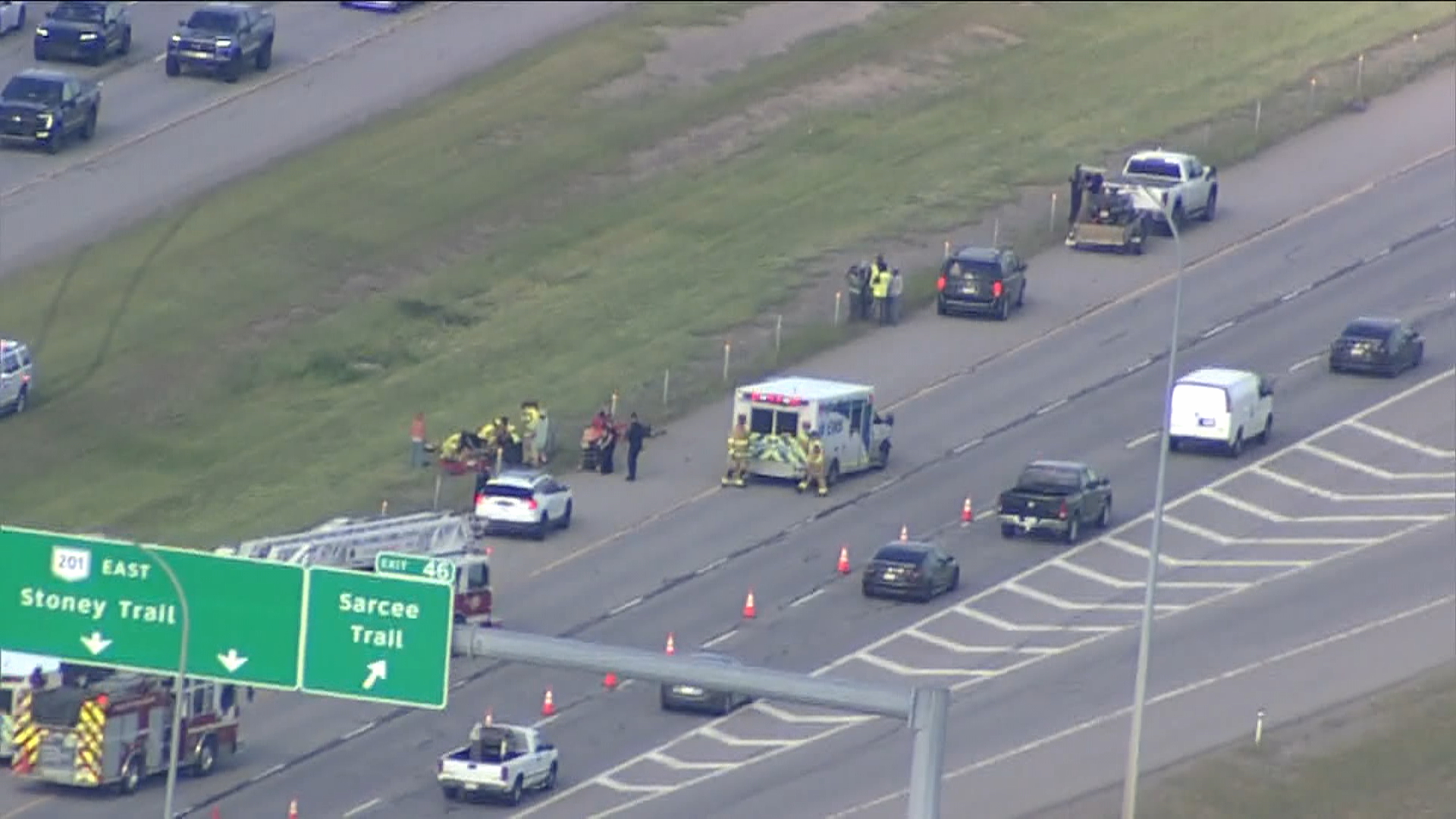 Калгари полицията разследва след като сблъсък между мотоциклет и пикап