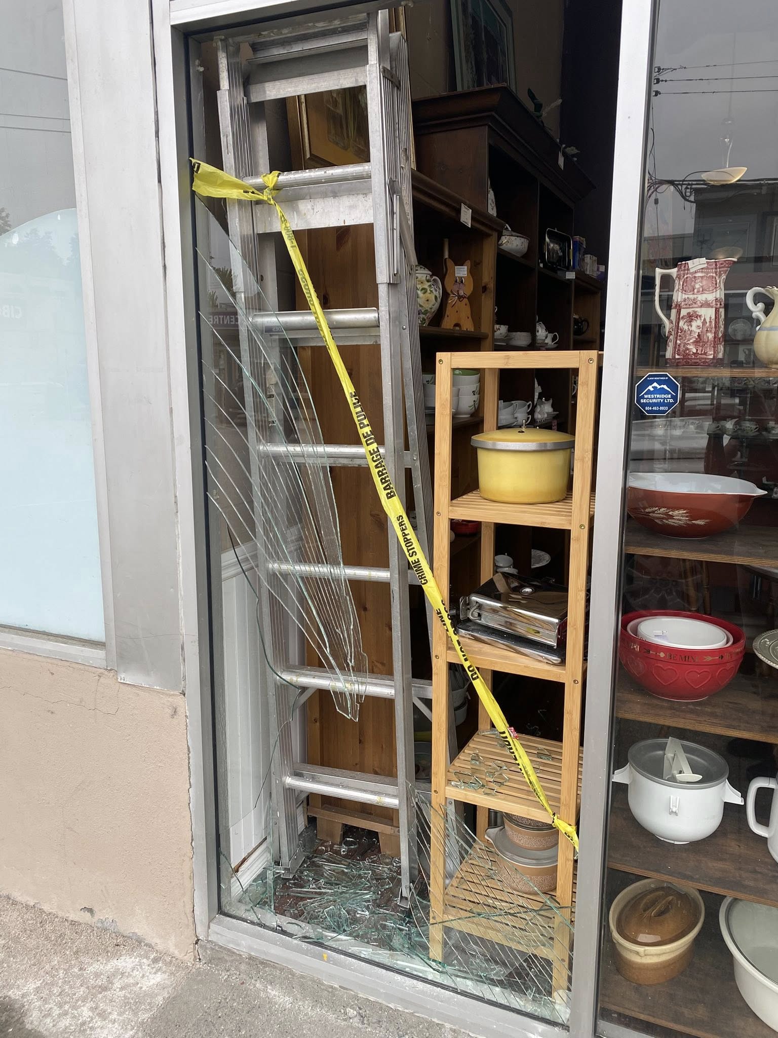 Maple Ridge B C магазин за мебели е на ръба на