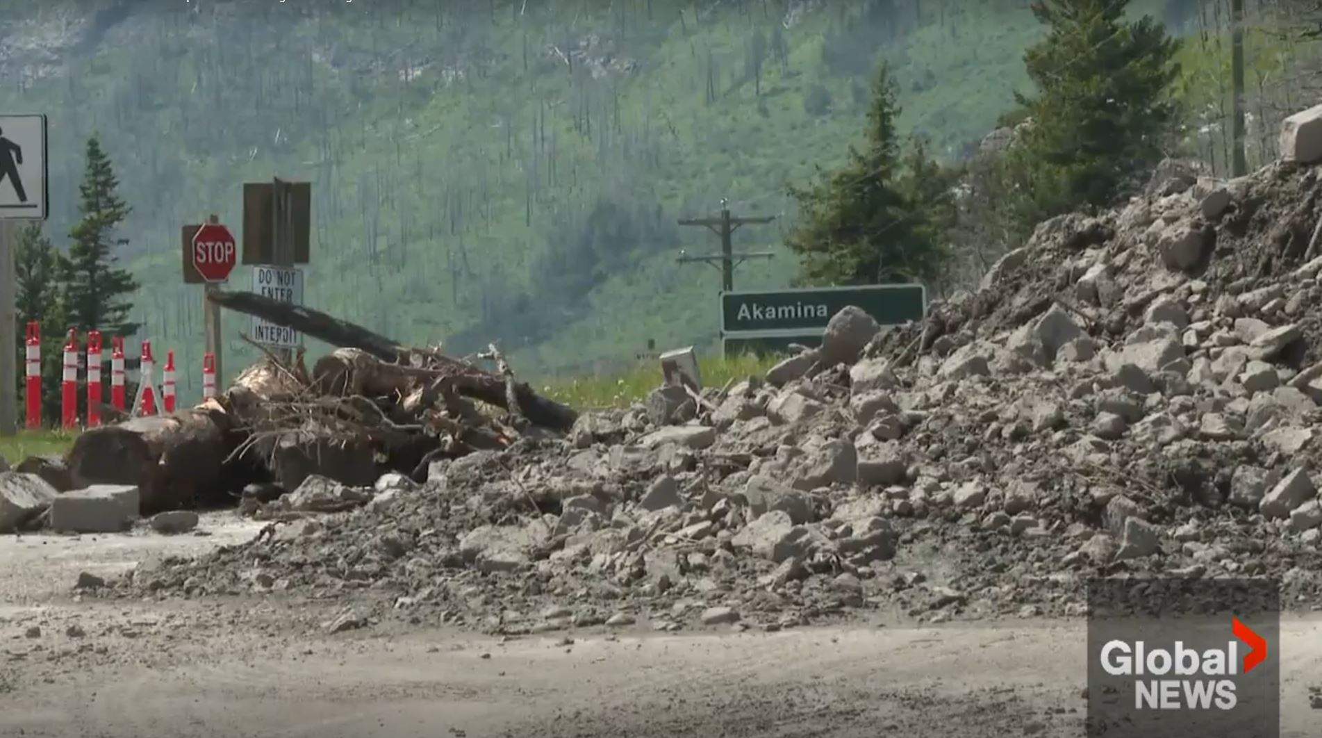 Rock slide shuts down highway near Jasper, Alta.