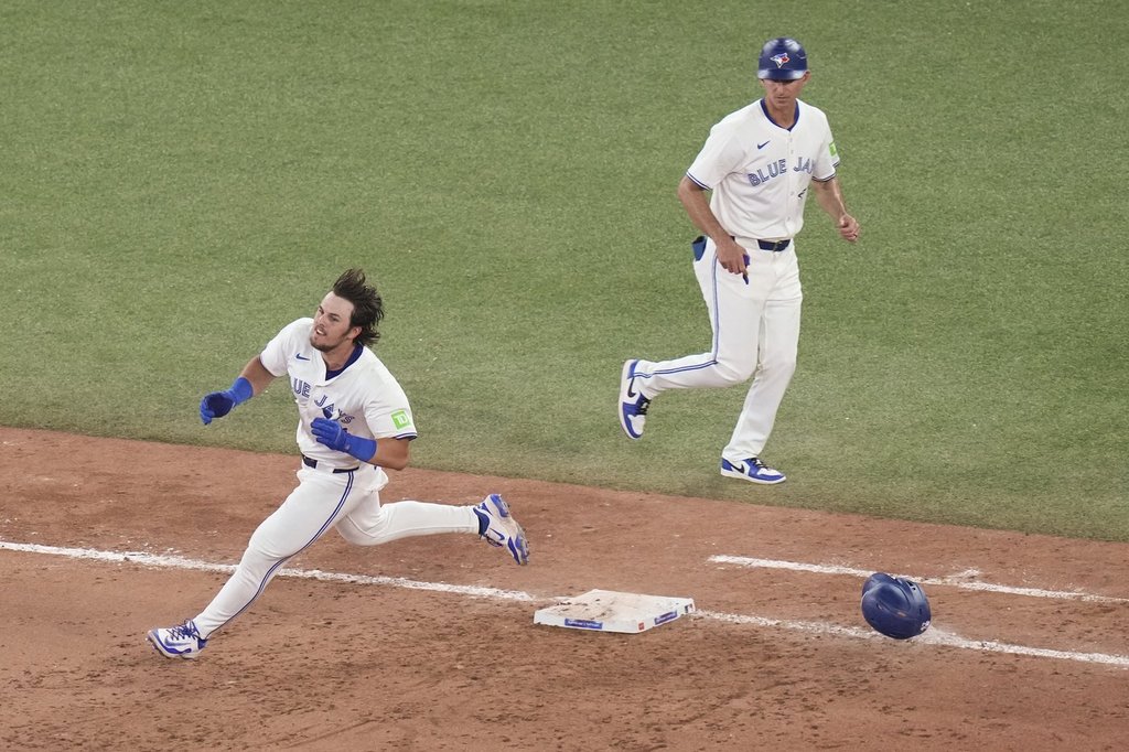 Торонто Нито Аддисън Барджър нито облекчаващите Лазаро Естрада и Брейдън Фишър