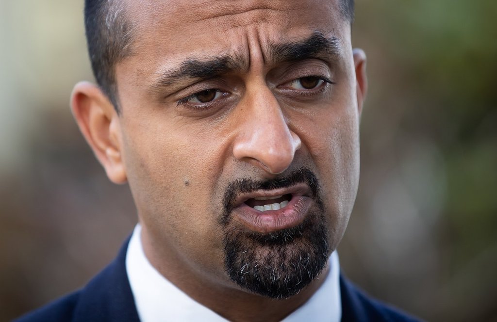 Правителството на Британската Колумбия разхлабва правилата за изплащане на такси