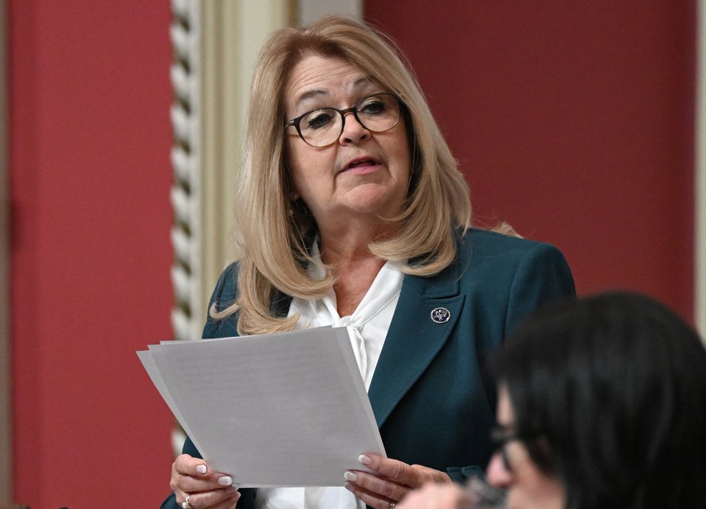 Правителството на Квебек частично е спряло директива която би изгонила