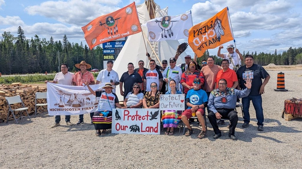 Северният Онтарио Първа нация изпълни четиридневна демонстрация която забави трафика