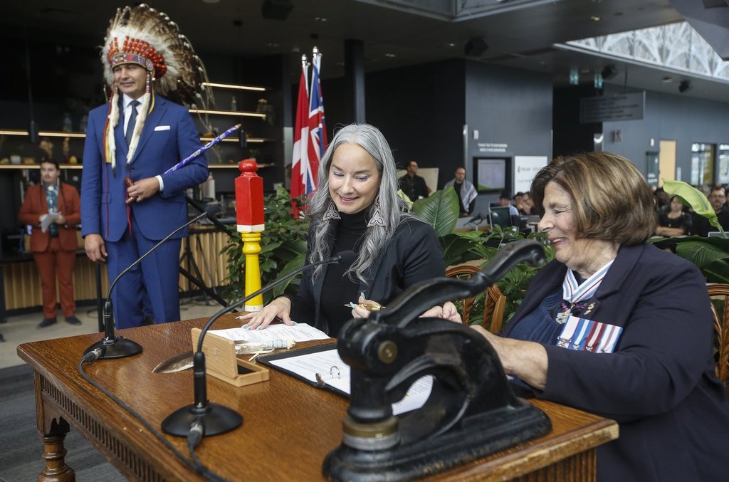 премиерът на Манитоба Уаб Кинев казва че министърът на кабинета