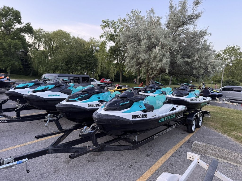 Торонто се е преместил да забрани моторизираните водни кораби от