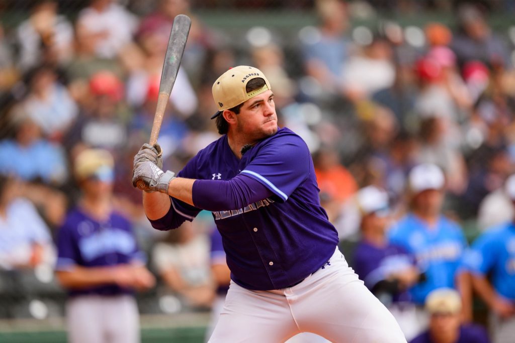 началото на Итън Менард на втория му сезон с плодове