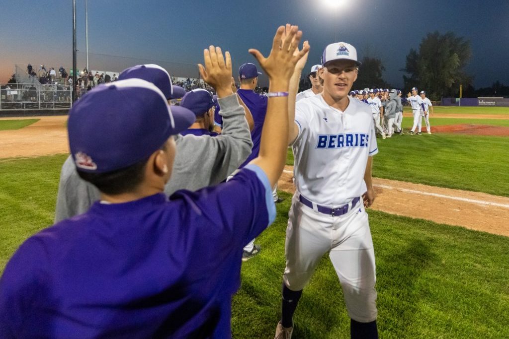 Още от откриващия терен на сезона на Западната канадска бейзболна