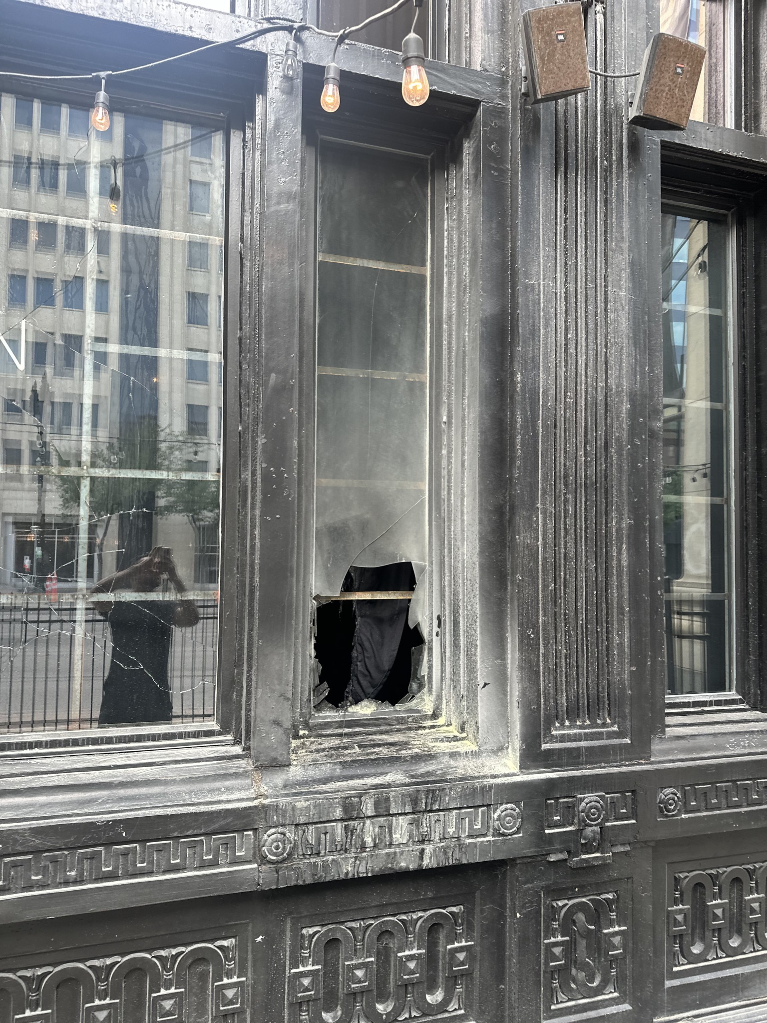 Някои бизнеси във Винипег звучат алармата за последните инциденти на