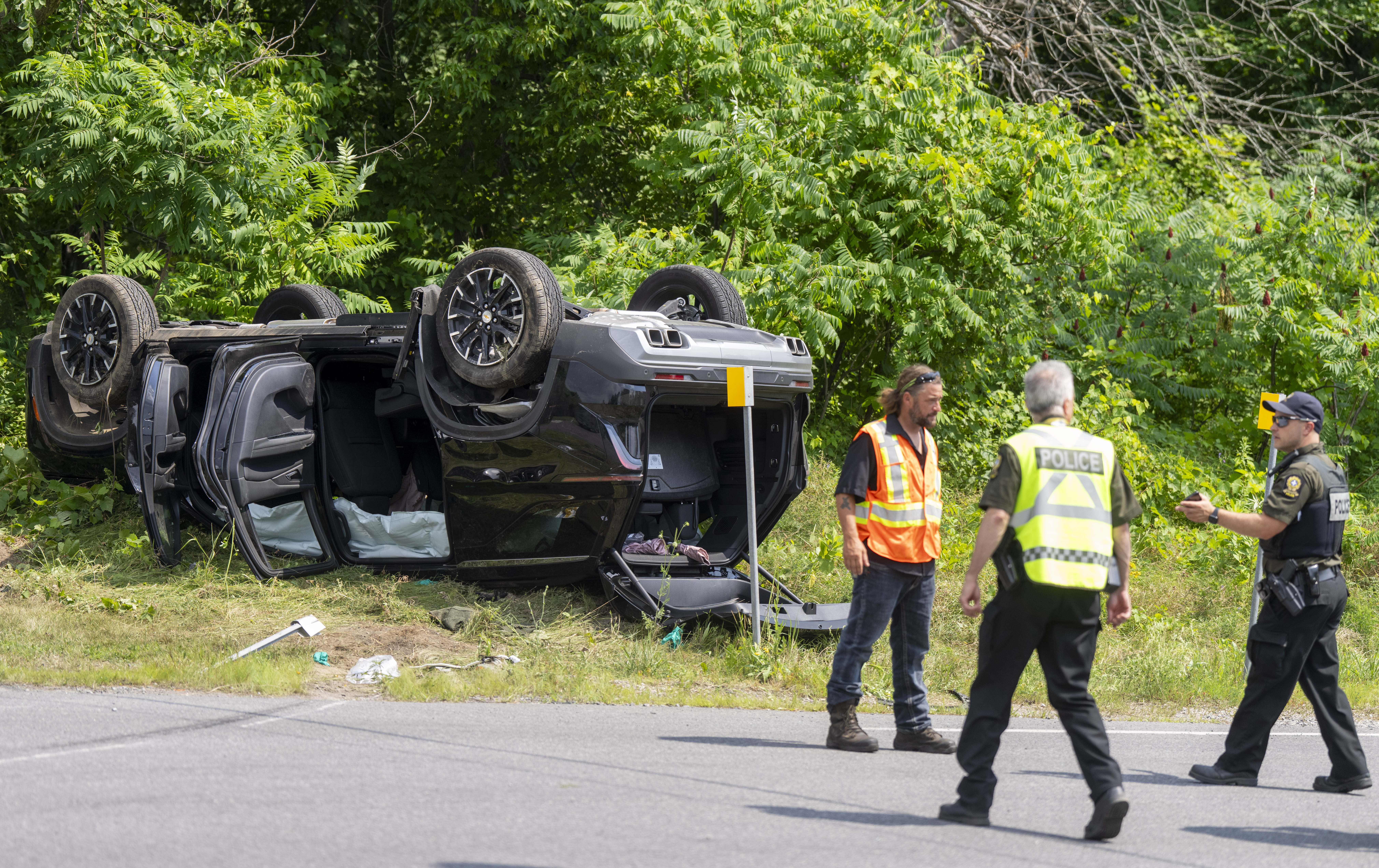 Driver charged after vehicle carrying illegal migrants crashes at Canada-U.S. border: police
