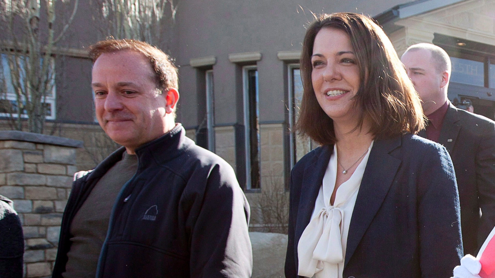 Съпругът на бивш премиер на Алберта поставя под въпрос защо