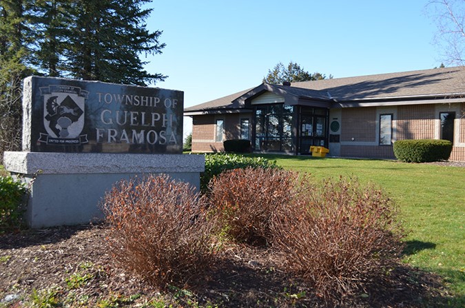 По силните от набирането на средства за пламъци се стремят