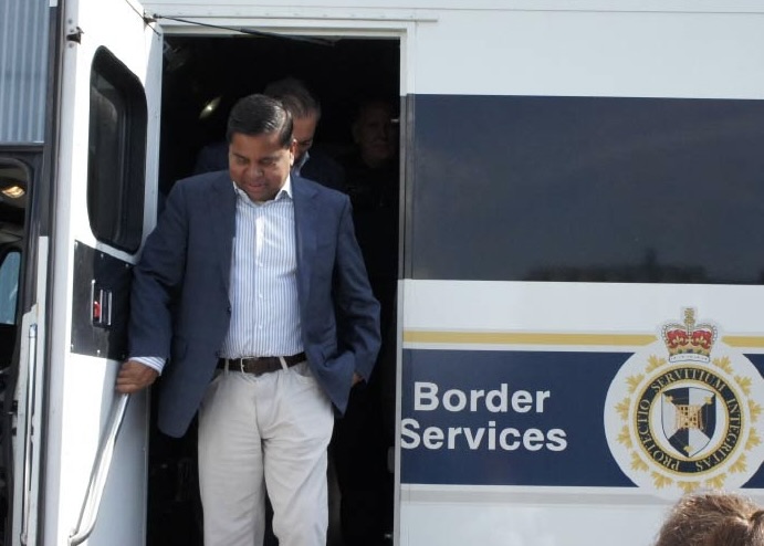 Министърът на обществената безопасност Гари Анандасангари е твърдението че е