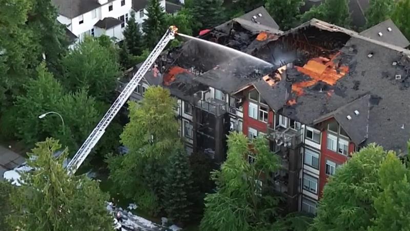 Повече от 100 жители на сграда на кондо Сури бяха