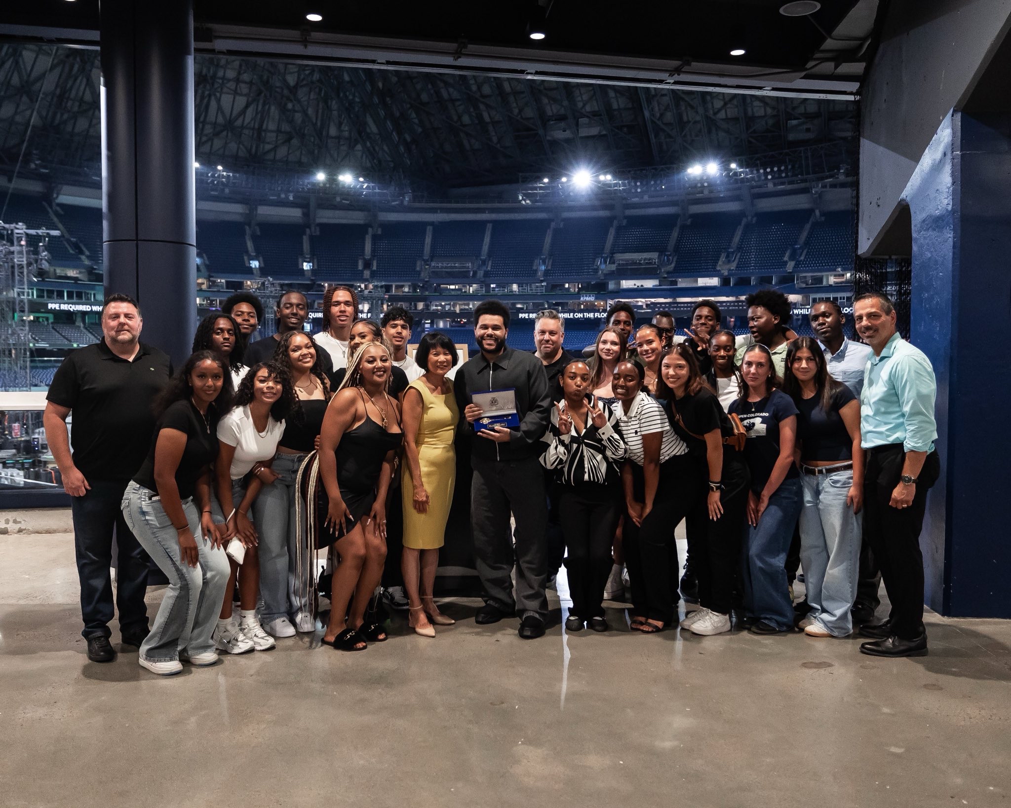 Докато The Weeknd приключва двудневния си концерт в Торонто той