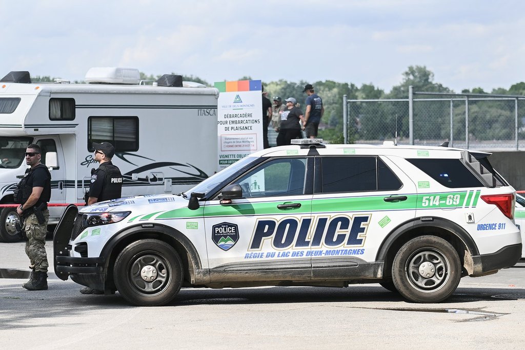 След няколко дни дърпане на коли от река Миле ълс