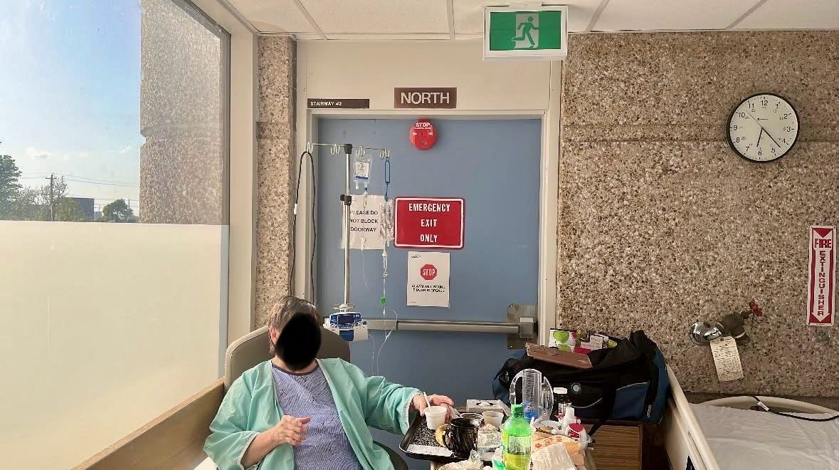 Ава Скотия старши и семейството й са разстроени от това