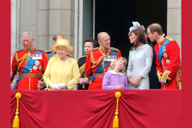 Funniest things the Queen and Royal Family got last year - image