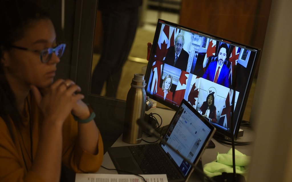 Професионални преводачи предупреждават че плановете на федералното правителство да намали