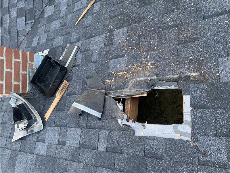 След като сложи децата си в леглото Матю Харди се