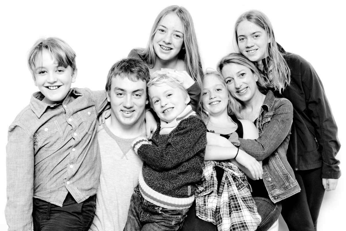 Julie Cole and her six kids in 2025.